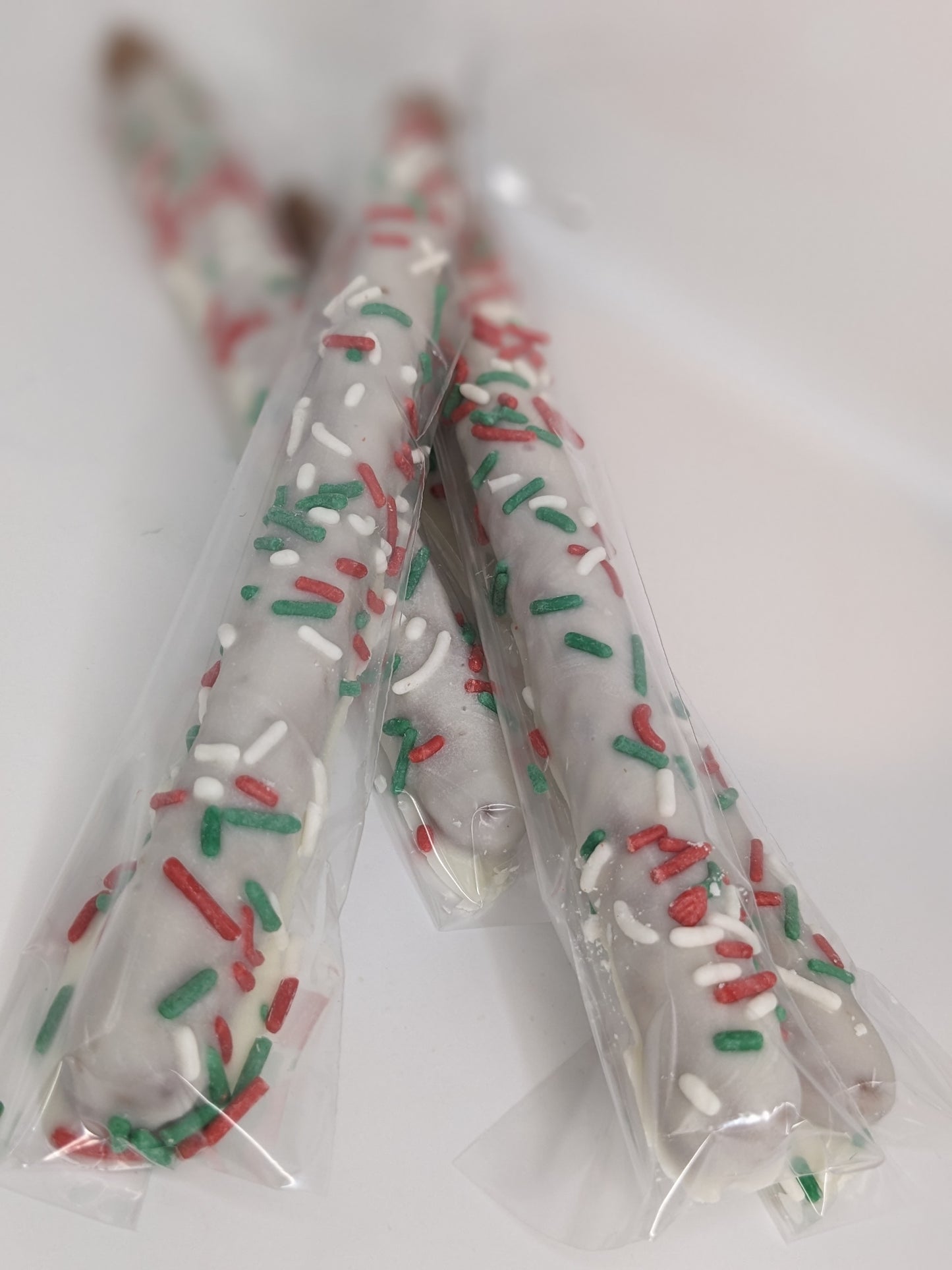 JUMBO CANDY COATED PRETZEL
