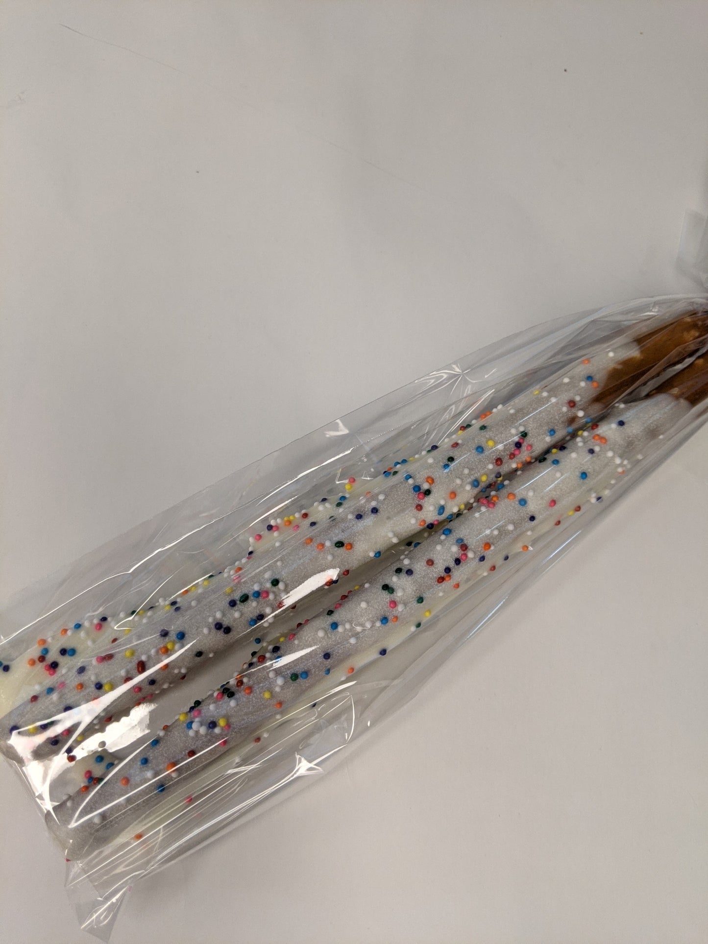 JUMBO CANDY COATED PRETZEL