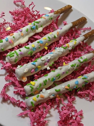 JUMBO CANDY COATED PRETZEL